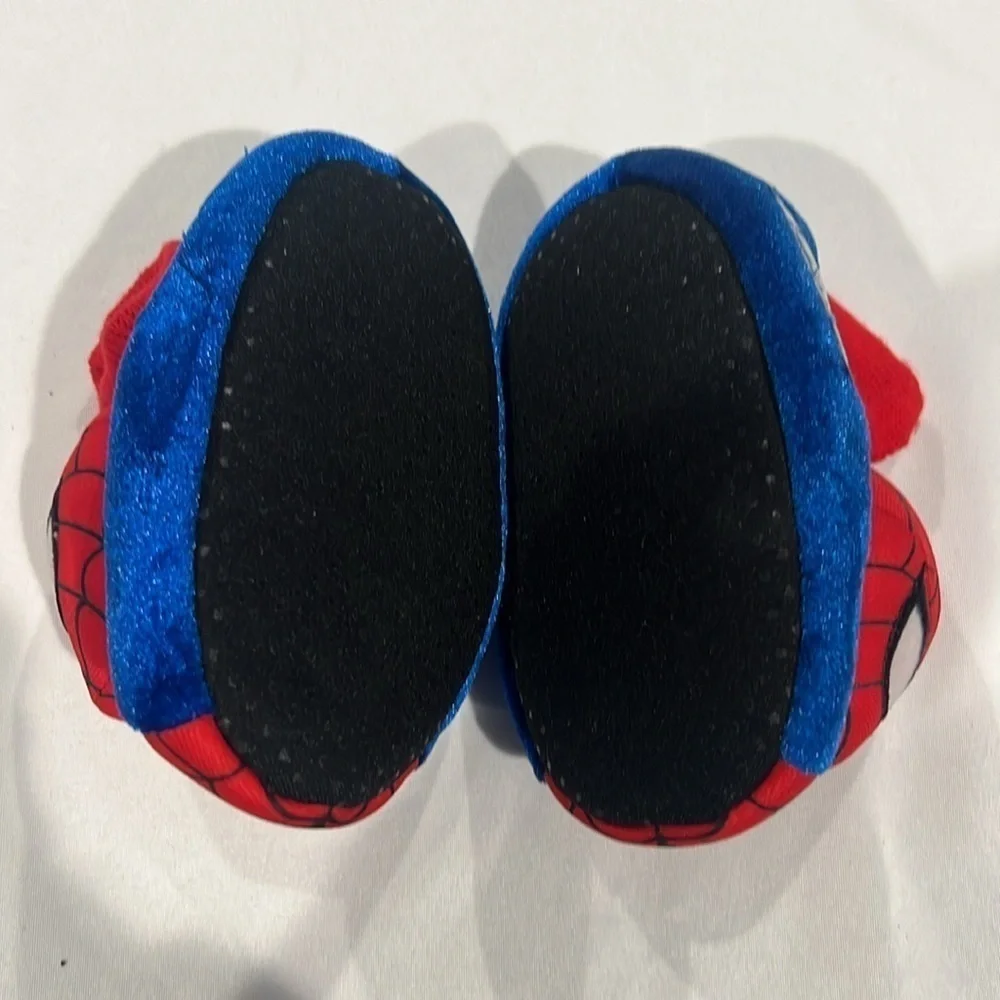 Superman slippers. Kids small (5/6). NWOT.